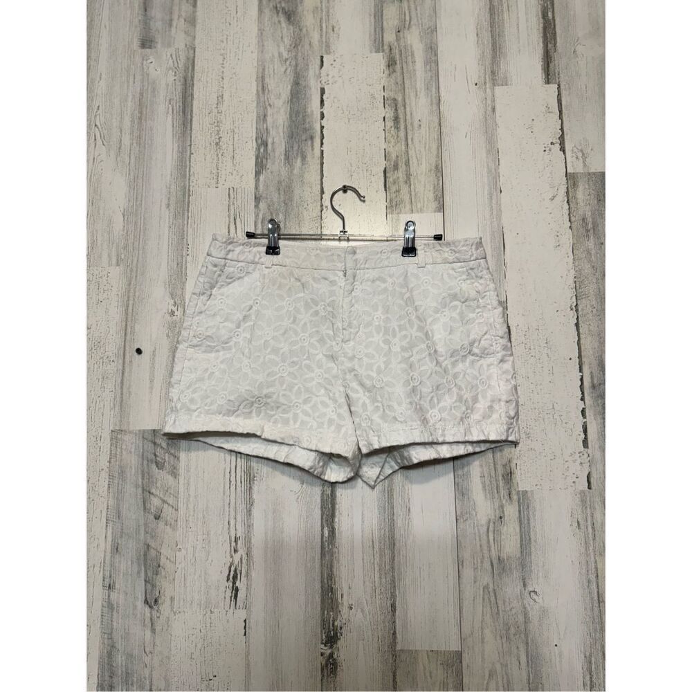 Elle white short shorts